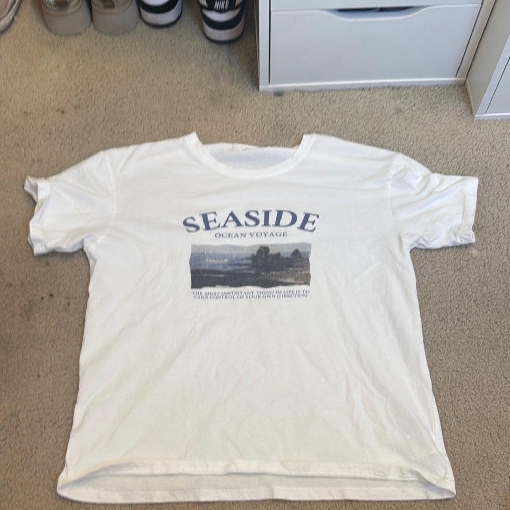 SHEIN White Graphic Short Sleeve Tee